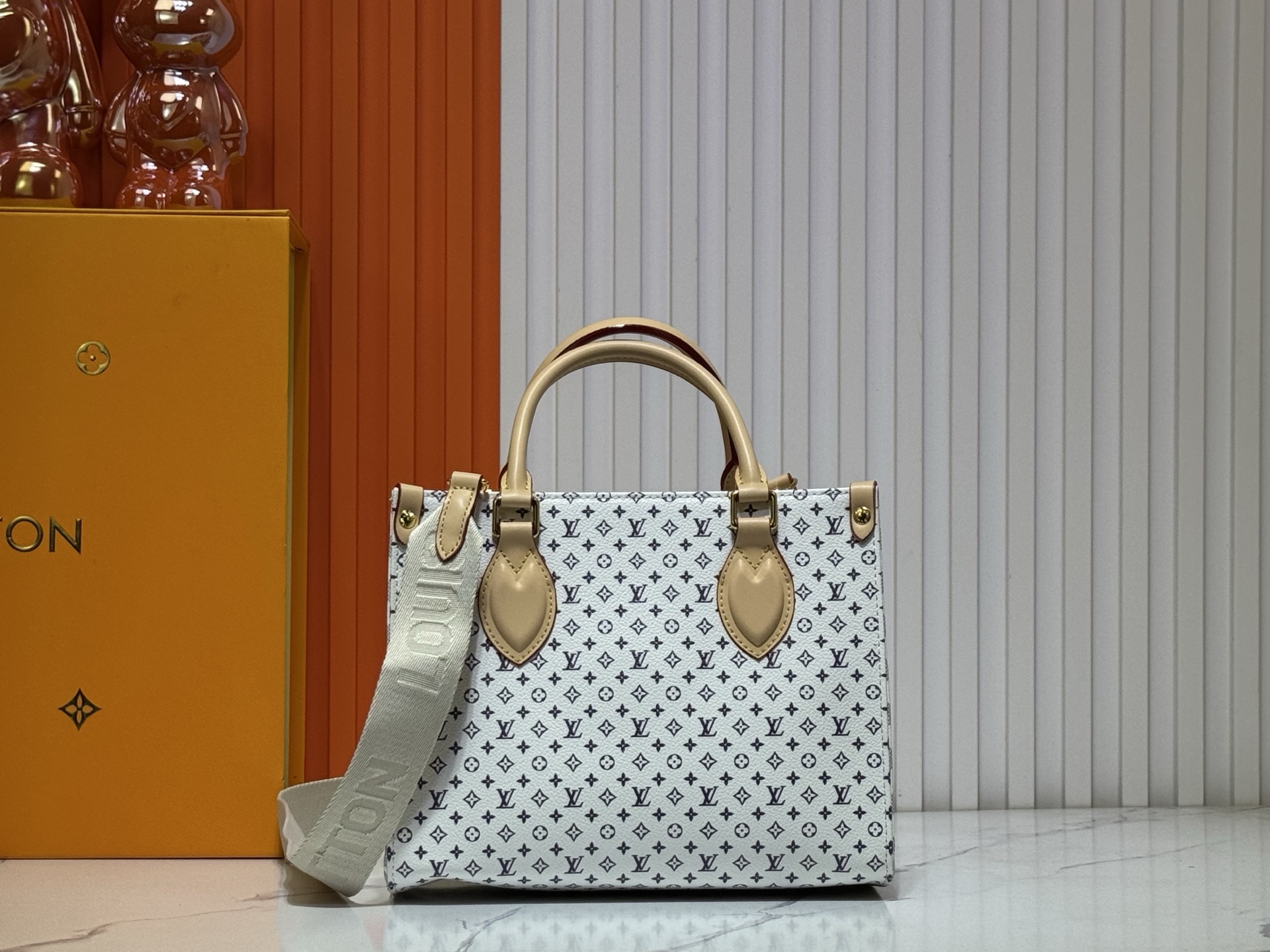 25cm PMルイヴィトン  オンザゴー LV Onthego M46373 Monogram Reverse  Giant  Toronスーパーコピー バッグ 代引き後払い可能国内発送